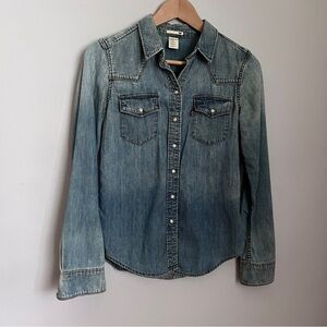 Levi's Faded Vintage Style Denim Shirt Pearl Snaps Size XS EUC